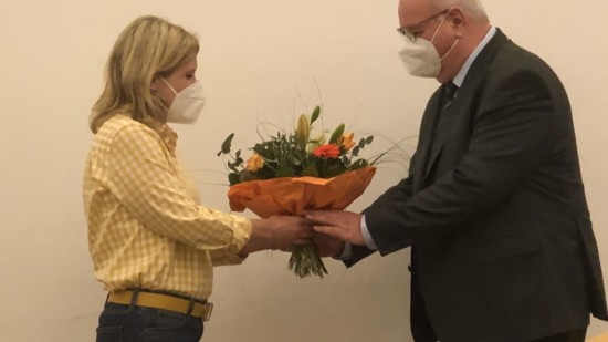 Rebecca Schamber gratuliert Rüdiger Kauroff